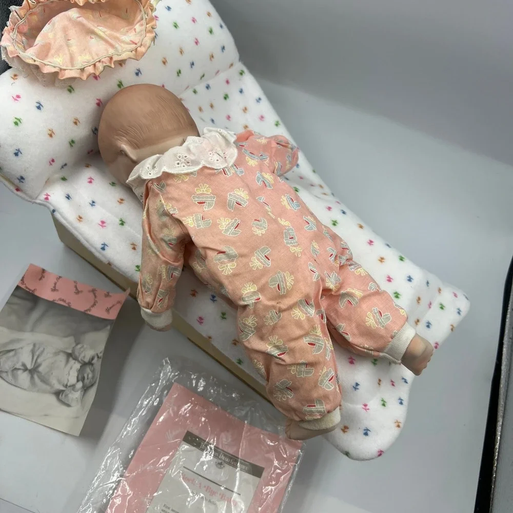 Ashton-Drake Yolanda Bello Porcelain Baby Doll Rock-a-Bye Baby Lullaby Babies